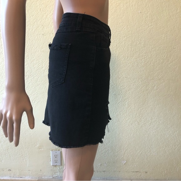 Rewash Brand Women’s Size 13(31) Black Mini Denim Jeans Skirt Ripped Button-Fly - Picture 3 of 16